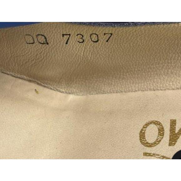 Authenticated Ferragamo Navy Reptile Leather Pumps - Picture 8 of 10